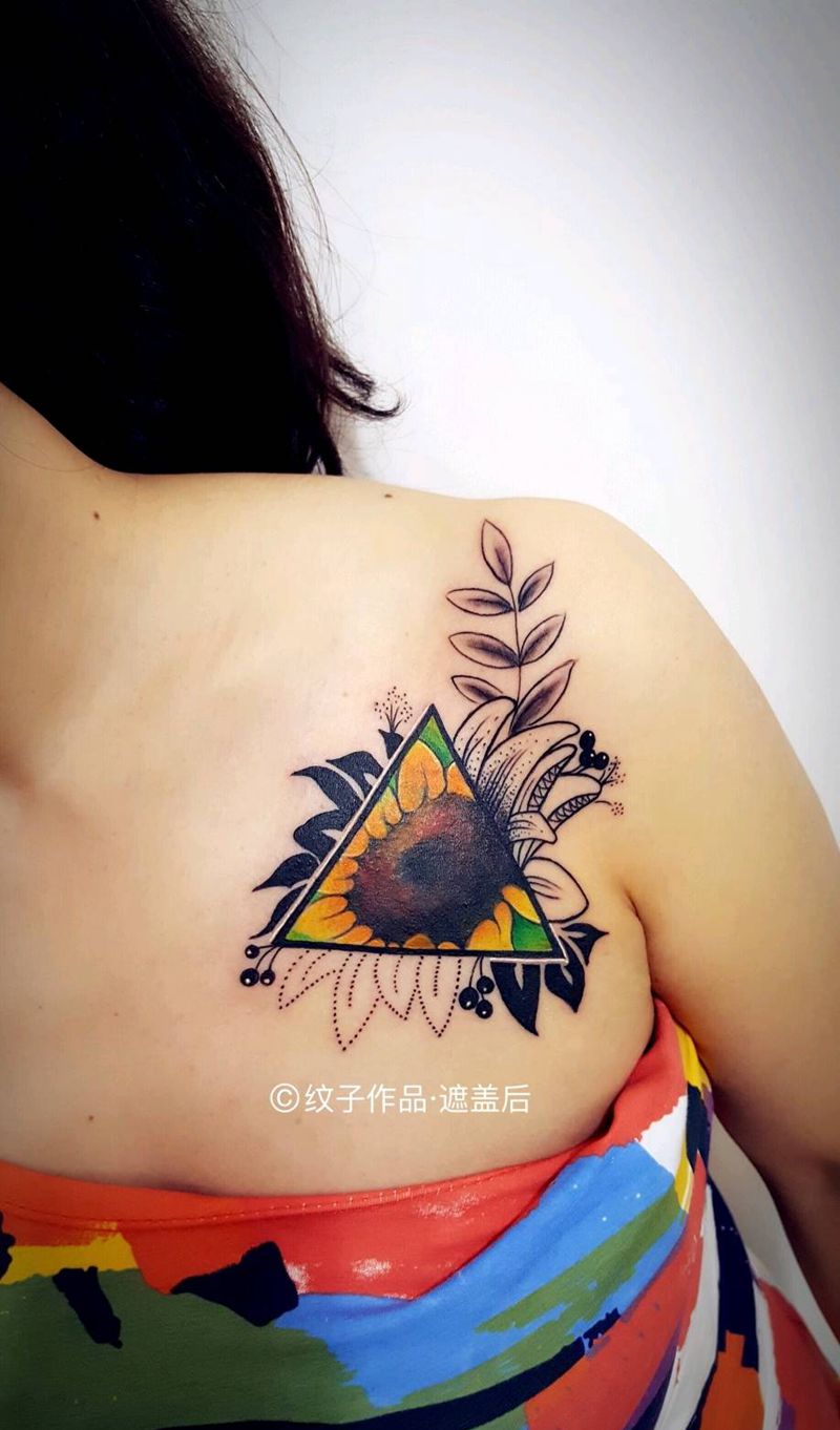 向日葵遮盖纹身图片