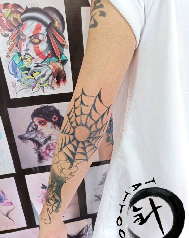 蜘蛛网纹身图片_手臂Old School蜘蛛网纹身图案