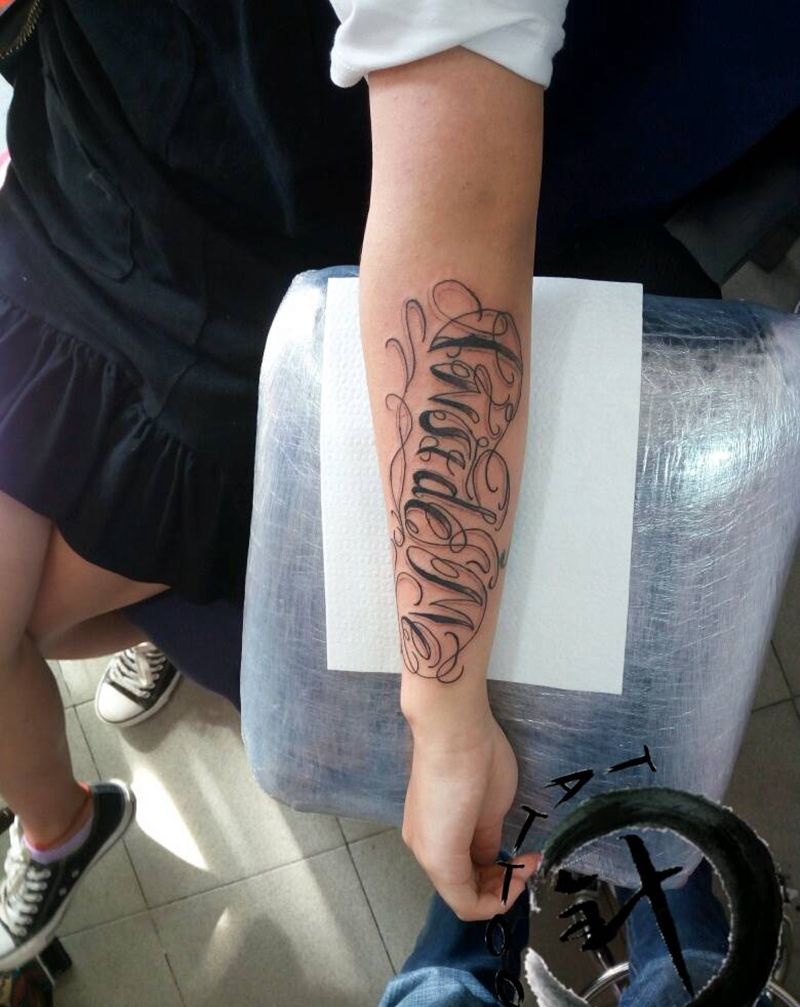 花体纹身图片_手臂清新字符小白刺青塔图~针成品纹身图案