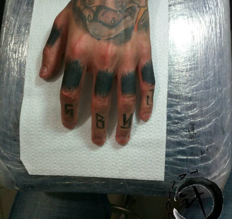 #刷黑#手指#纹身图片_手部欧美图腾原创小白刺青塔图~针成品纹身图案