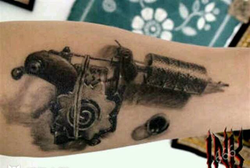 第一台纹身机  刺青花纹身图片