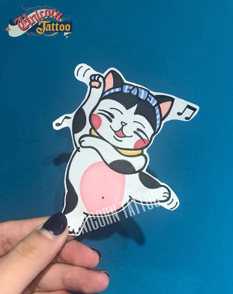 跳舞的猫咪纹身图片_手稿动物原创卡通纹身图案