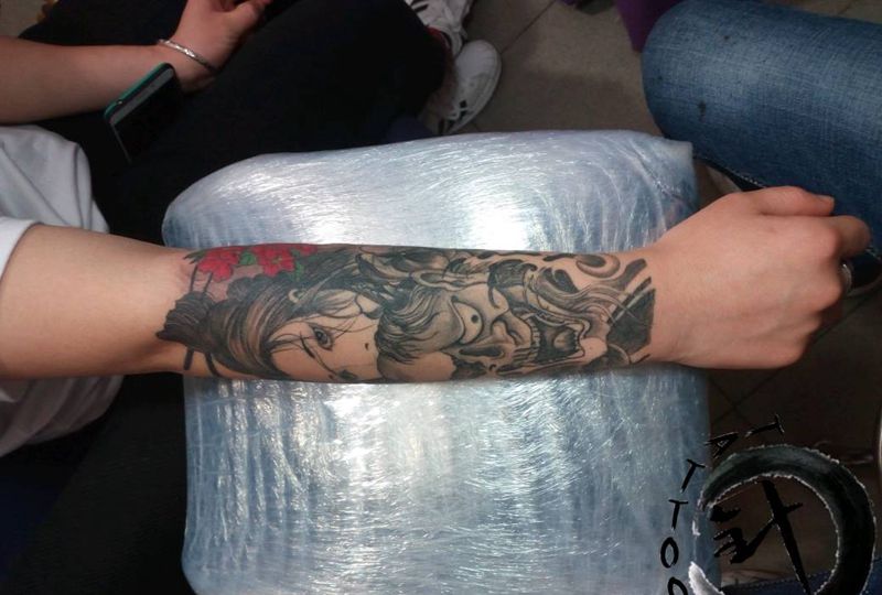 艺伎#恢复后纹身图片_手臂传统人物原创小小白刺塔图~针恢复后成品纹身图案