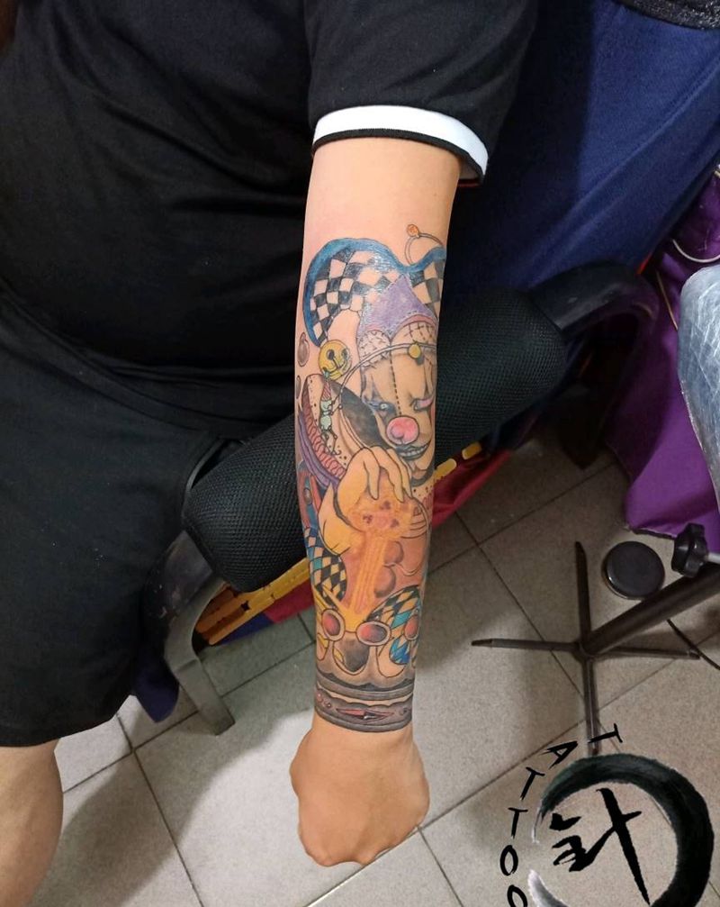 小丑‖未完纹身图片_手臂欧美人物原创小小白刺塔图~针成品纹身图案