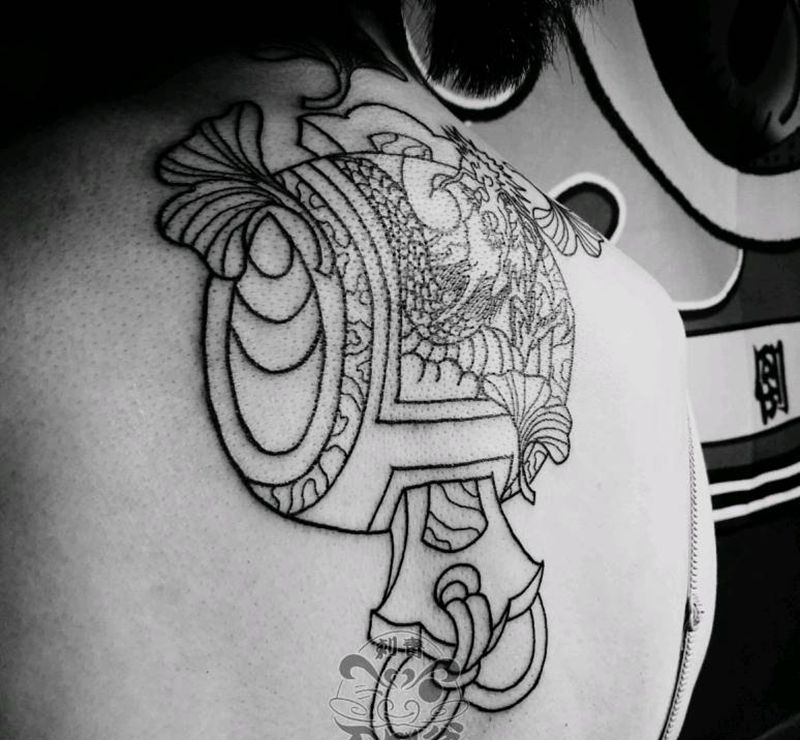 福锤&龙&银杏叶纹身图片_背部老传统纹身图案