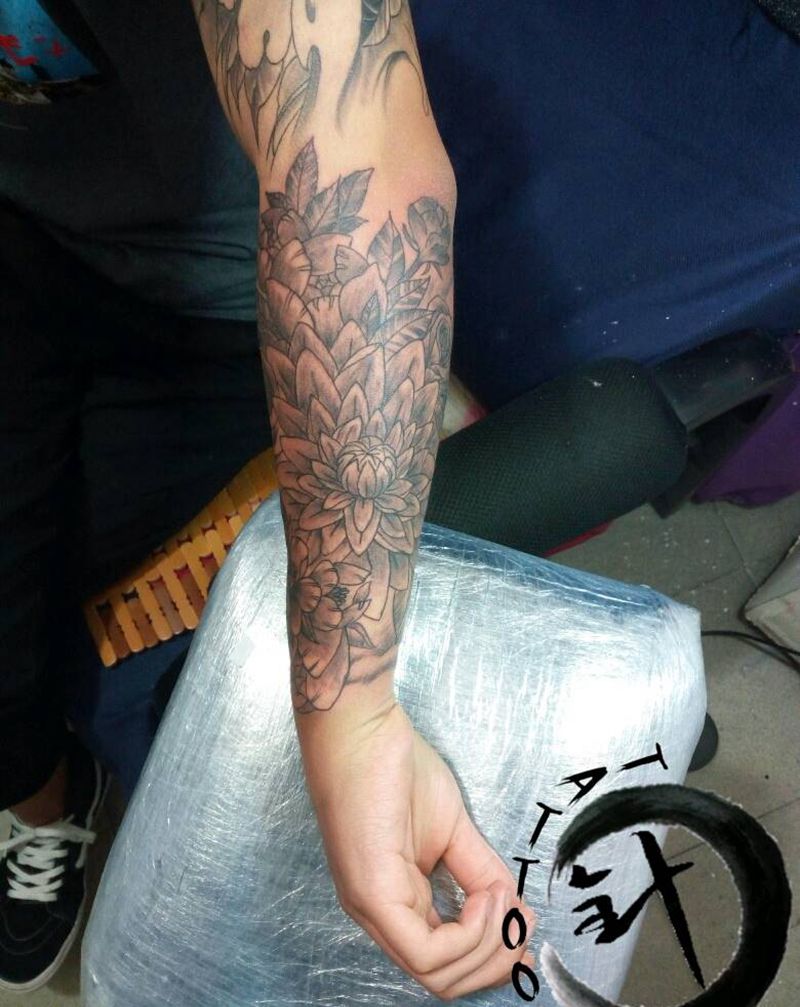 花纹身图片_手臂欧美植物原创小白刺青塔图~针遮盖修改成品纹身图案