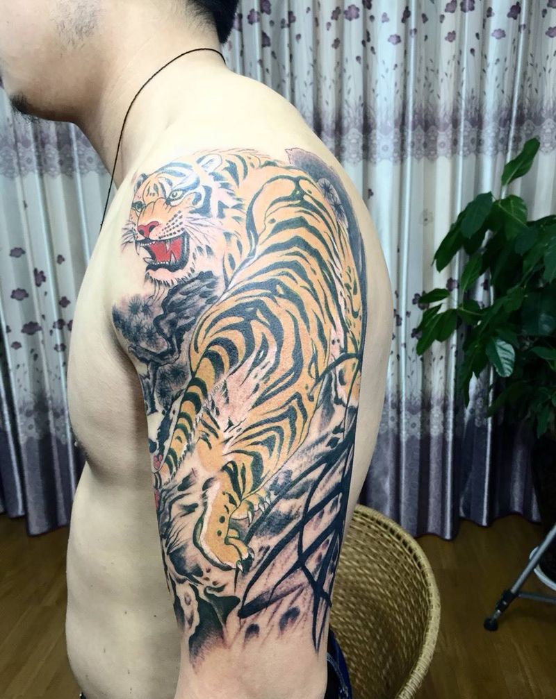 大臂老虎纹身图片_成品肩部手臂手部传统动物纹身图案
