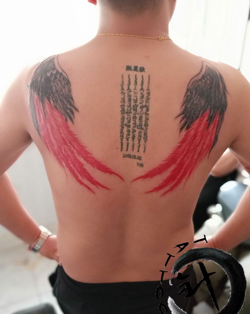 遮盖纹身图片_背部羽毛遮盖纹身图案