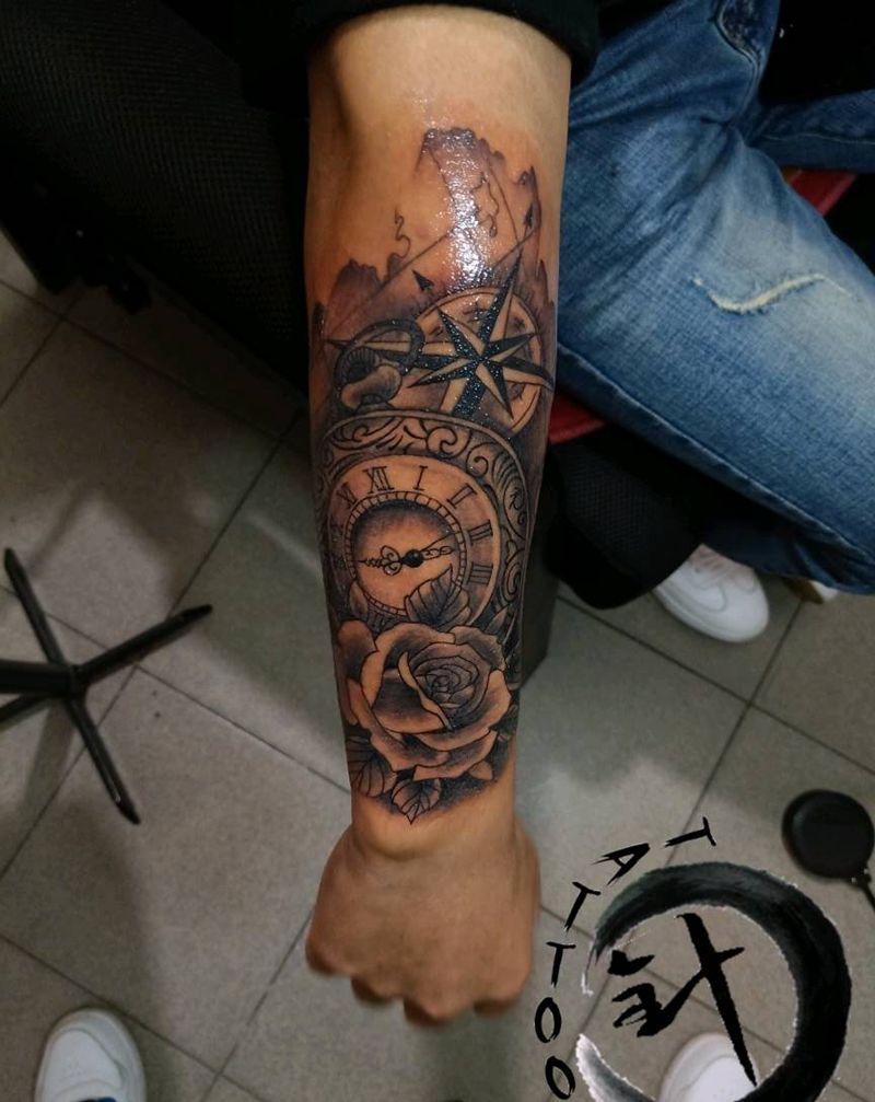 欧美纹身图片_手臂欧美写实指南针玫瑰时钟纹身图案