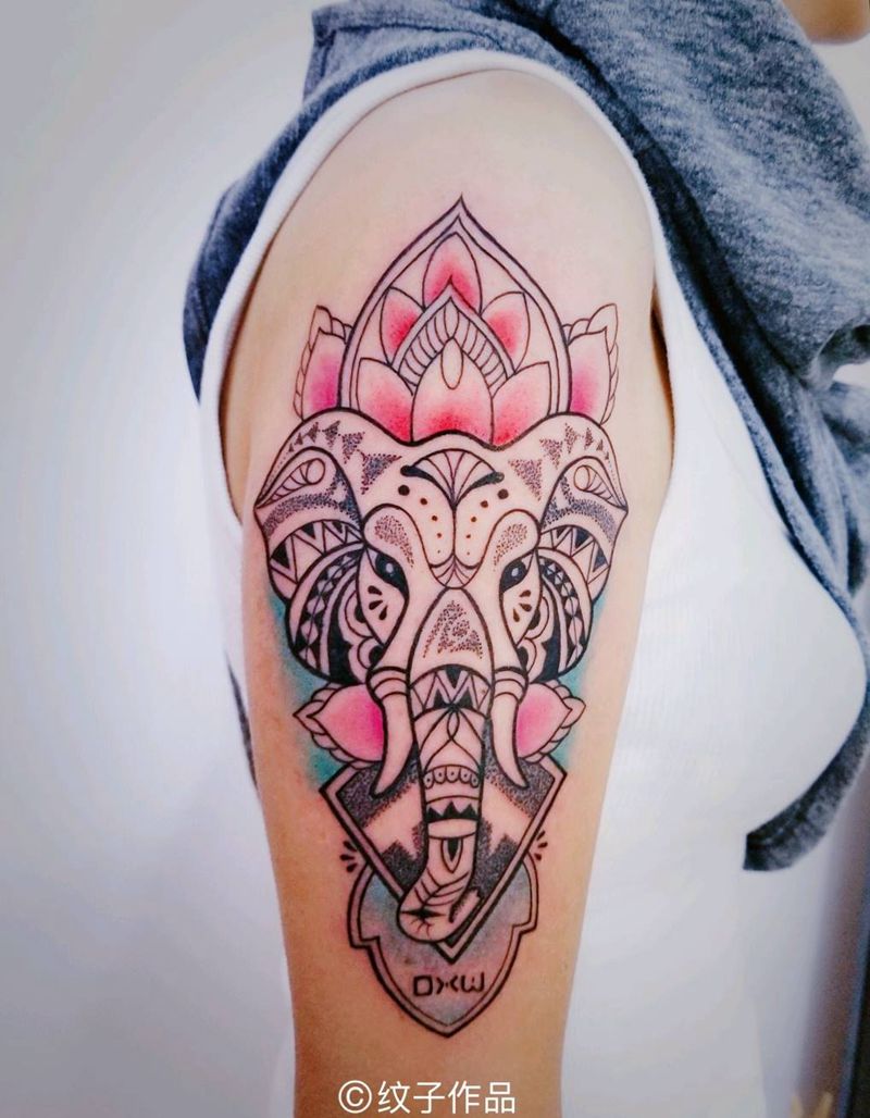 彩色象神加纹身图片