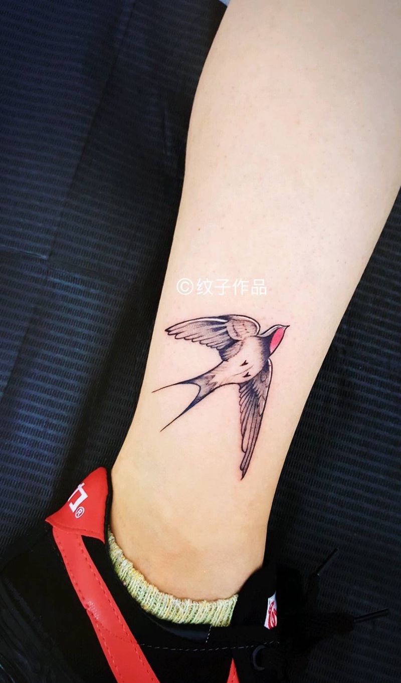 脚踝燕子纹身图片