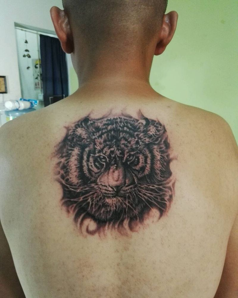 大猫2纹身图片_背部动物纹身图案