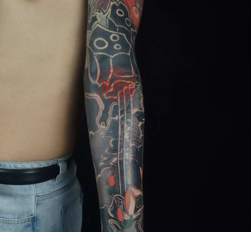 小臂衔接纹身图片_手臂老传统纹身图案