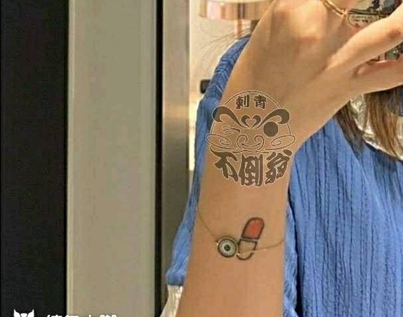 小药丸买家秀纹身图片_手部纹身图案