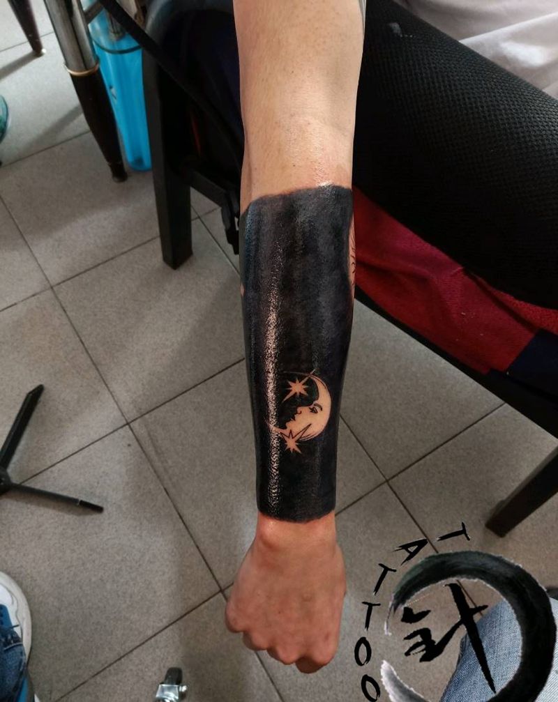 黑臂纹身图片