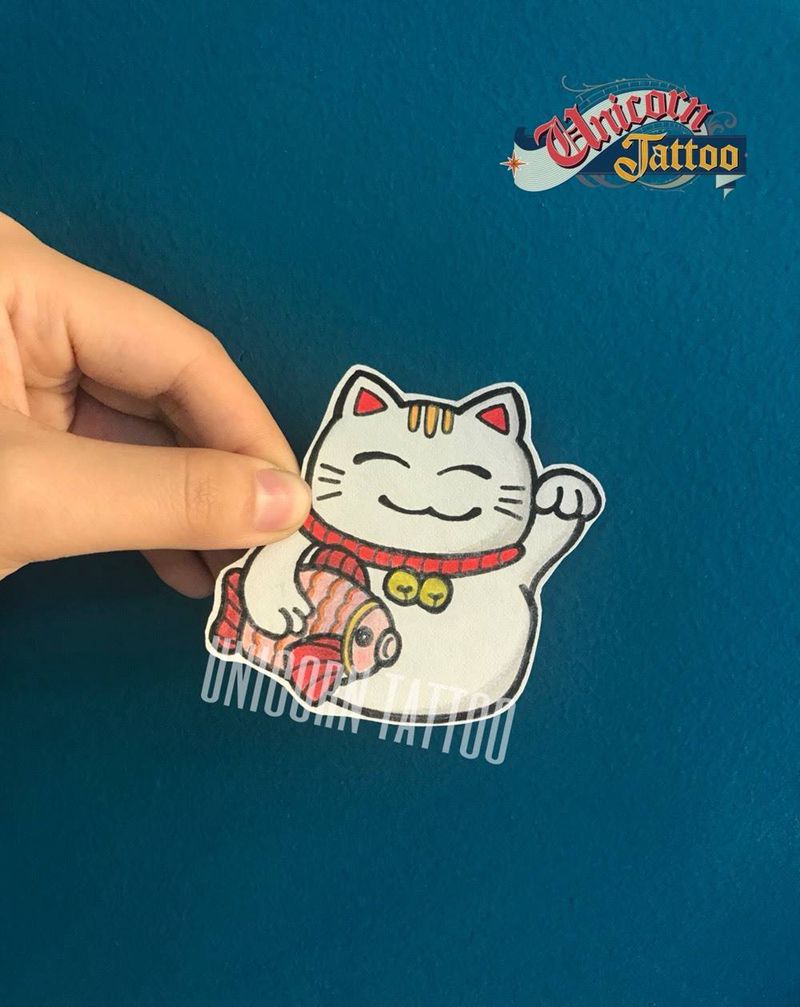 招财猫咪纹身图片_手稿清新贴纸卡通纹身图案