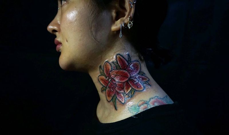 遮盖纹身图片_颈部纹身图案