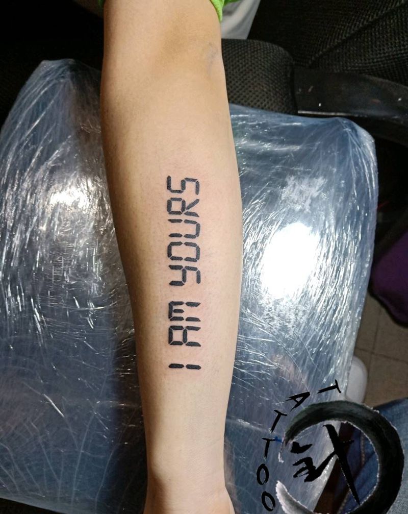 字母纹身图片_手臂花体字字母纹身图案