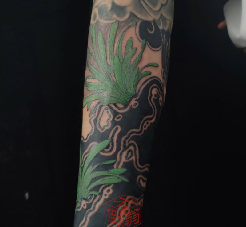 小臂衔接纹身图片_手臂老传统纹身图案