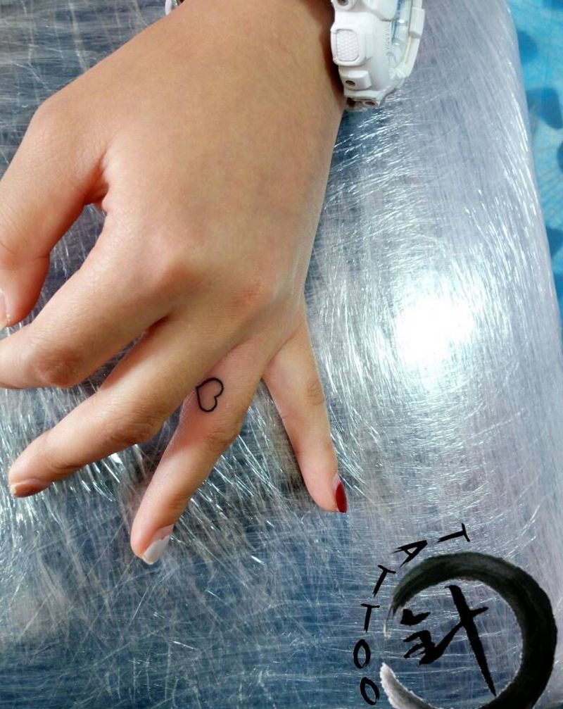 心纹身图片_手部传统几何原创小白刺青塔图~针成品纹身图案