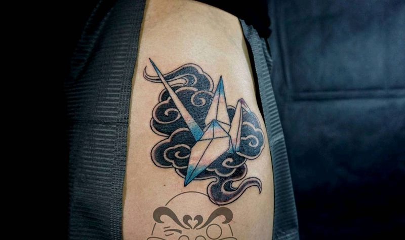 纸鹤纹身图片_臀部纹身图案