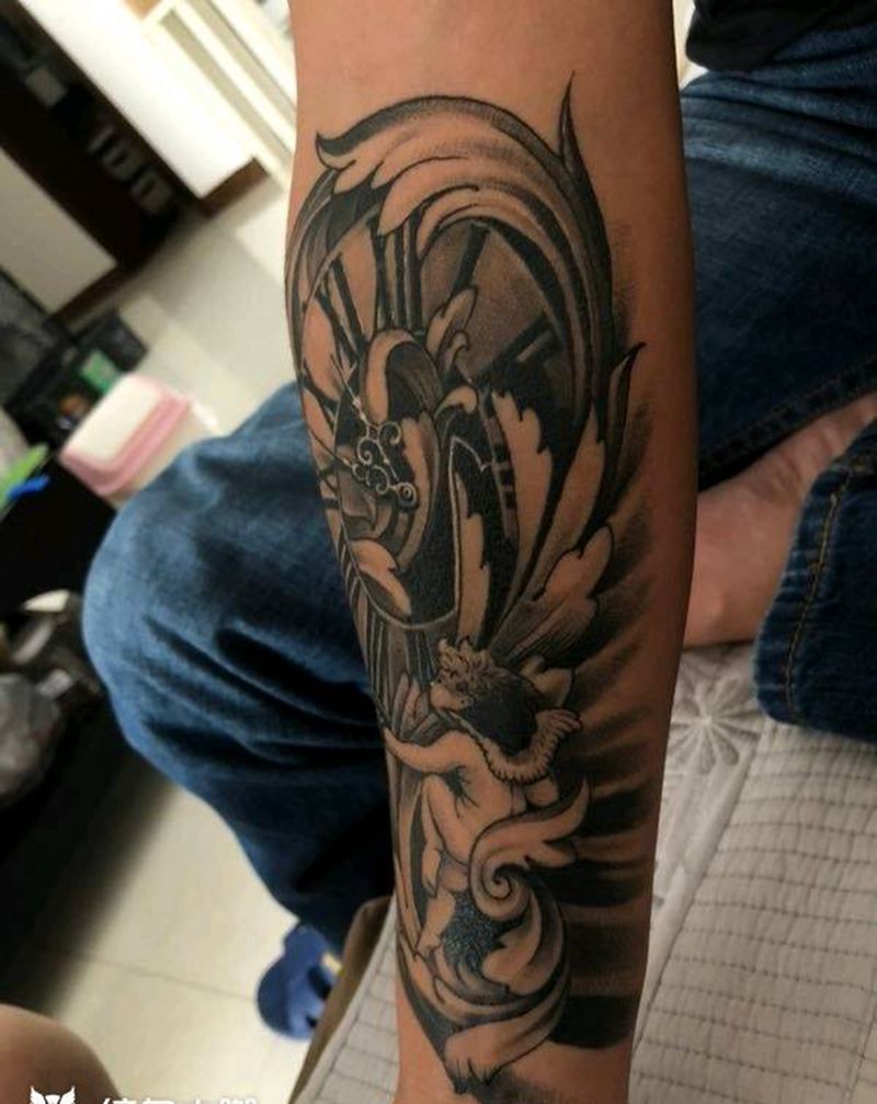 钟表纹身图片_欧美写实黑灰纹身图案