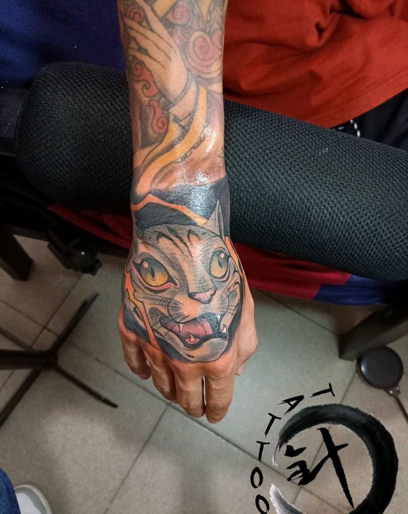 猫纹身图片_手部New School猫纹身图案