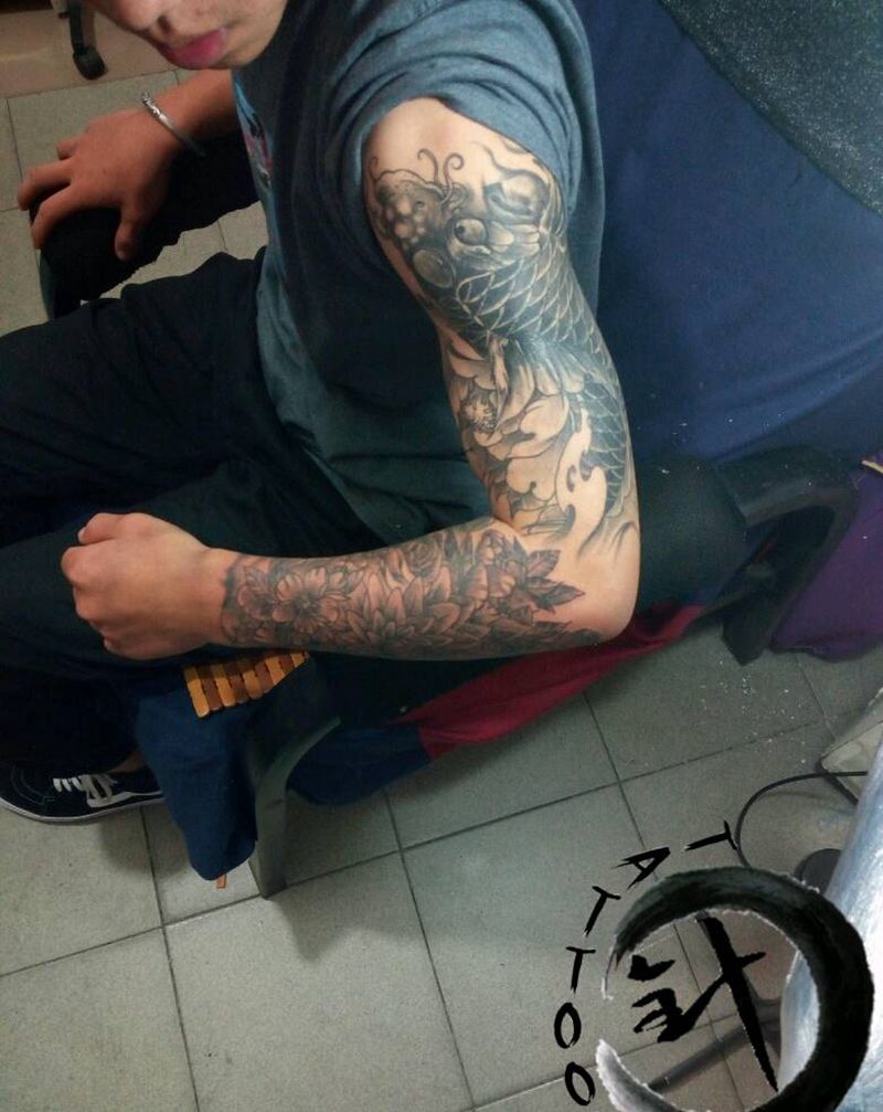 鱼||花纹身图片_手臂传统动物植物原创小白刺青塔图~针遮盖修改成品纹身图案