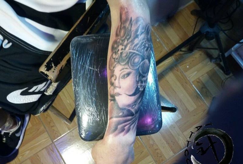 花旦纹身图片_手臂传统人物原创小白刺青塔图 针成品纹身图案