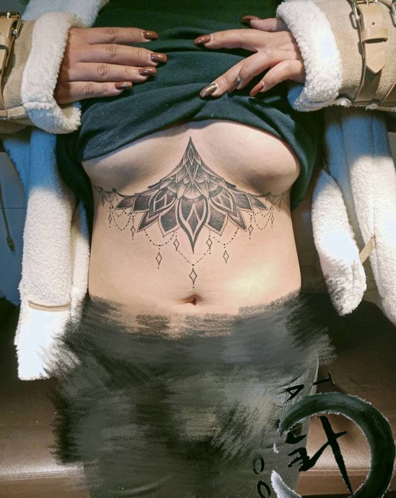 梵花纹身图片_胸部点刺梵花纹身图案