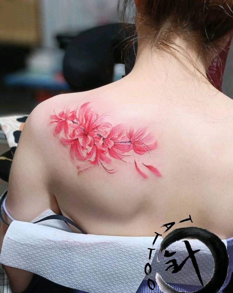 彼岸花纹身图片_肩部水彩彼岸花纹身图案