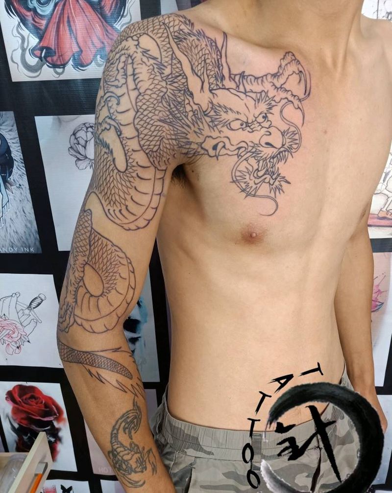 线条纹身图片_手臂胸部老传统过肩龙纹身图案