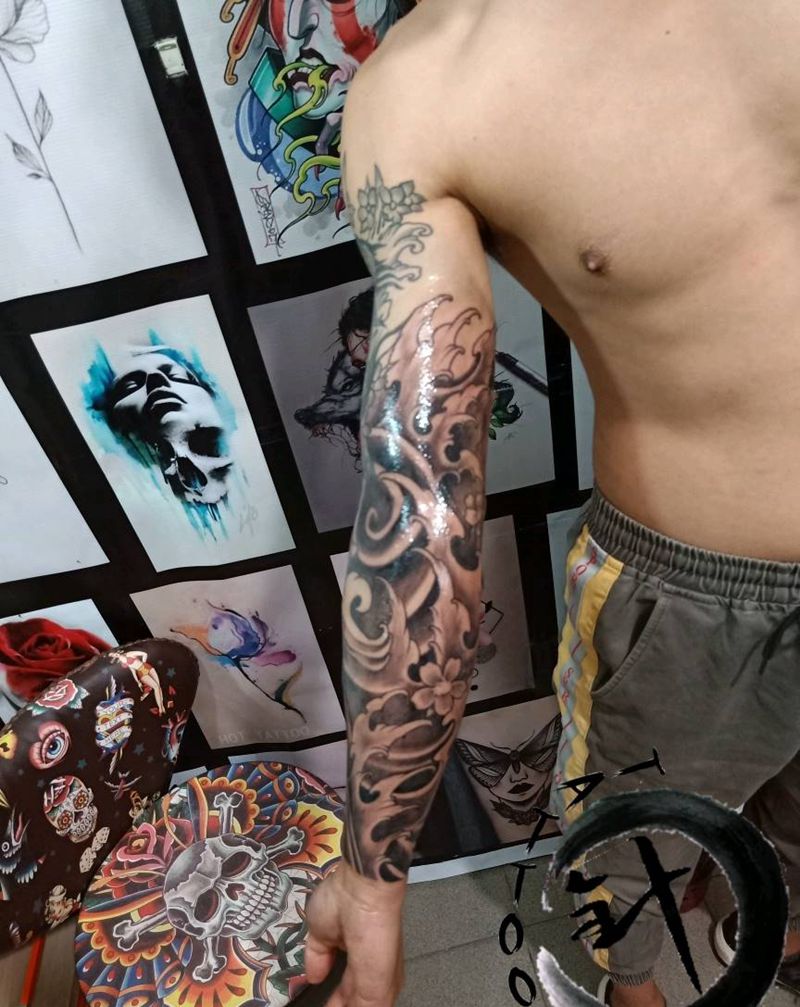 接浪臂纹身图片_手臂老传统浪花纹身图案