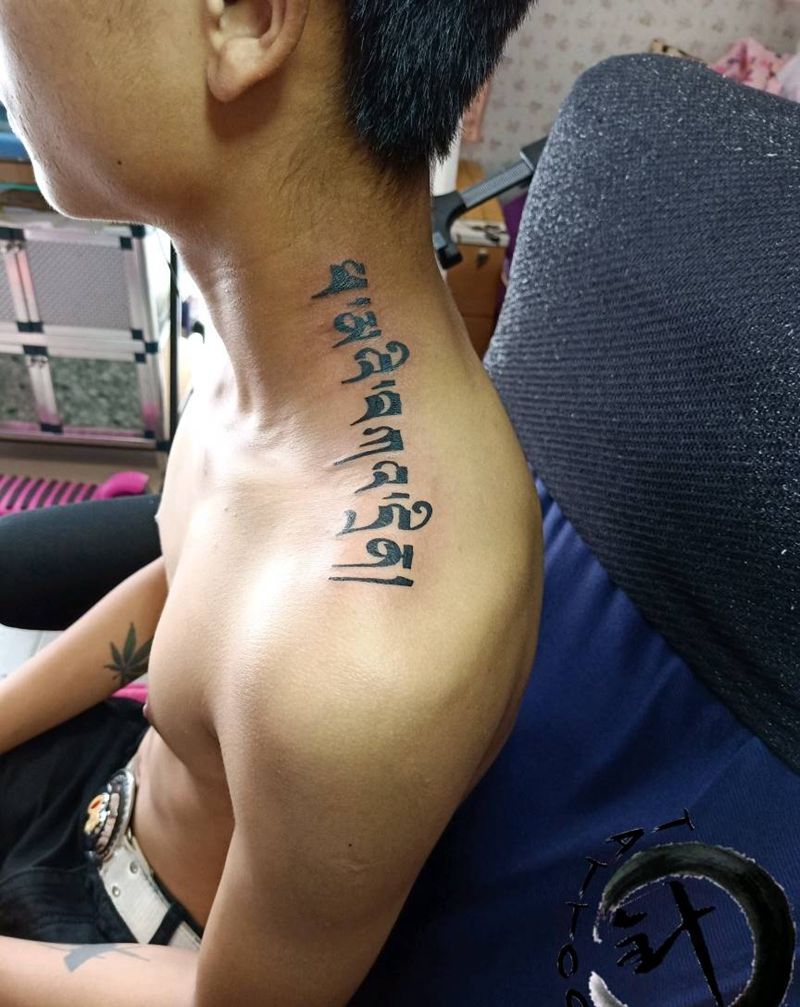 藏文纹身图片_颈部肩部传统字符图腾原创小小白刺塔图~针成品纹身图案