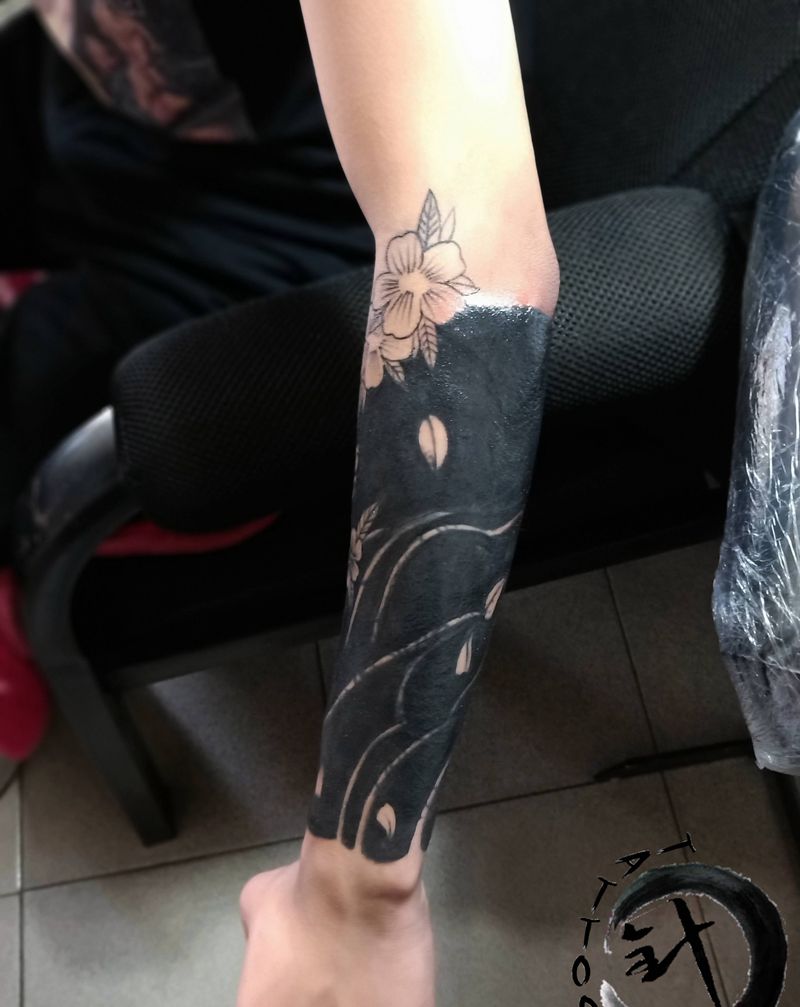 刷黑遮盖纹身图片_手臂黑臂遮盖纹身图案