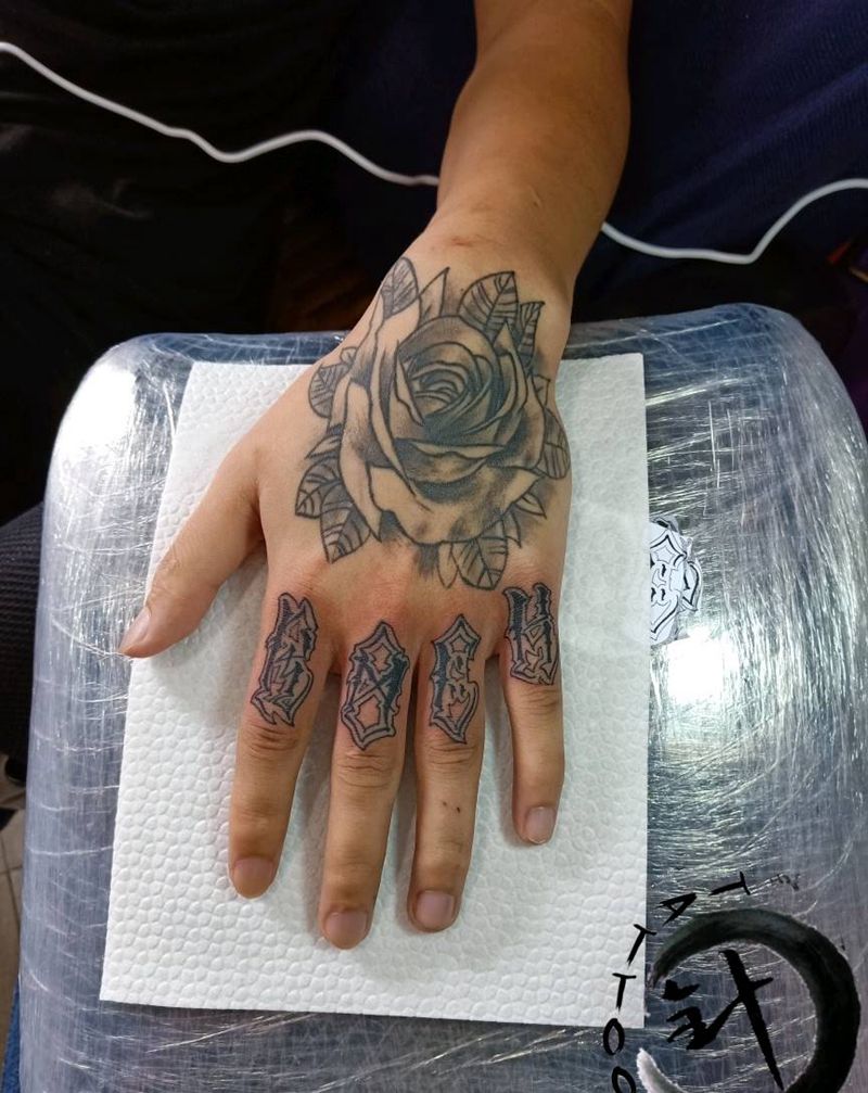 字母手指纹身图片_手部欧美字符原创小小白刺塔图~针成品纹身图案