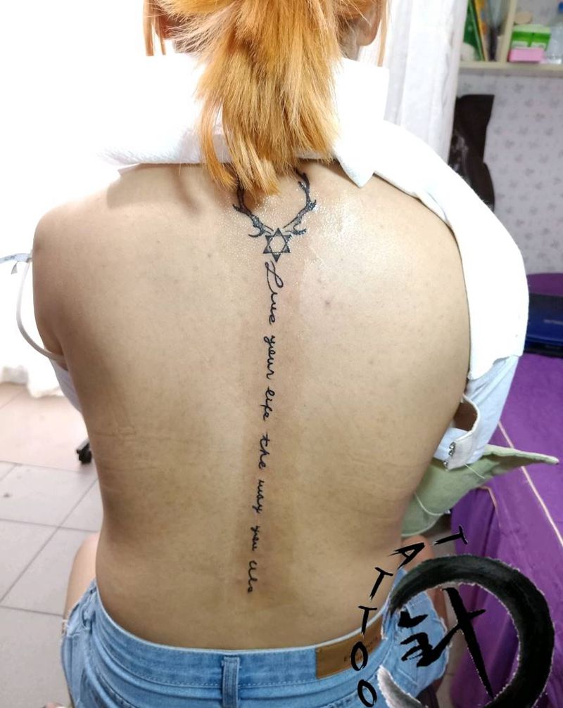 鹿角 字母纹身图片