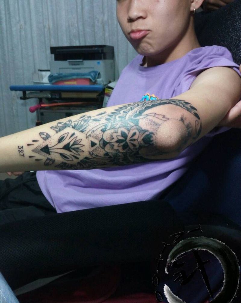 #甲虫#点刺#纹身图片_手臂欧美几何原创小白刺青塔图~针成品纹身图案