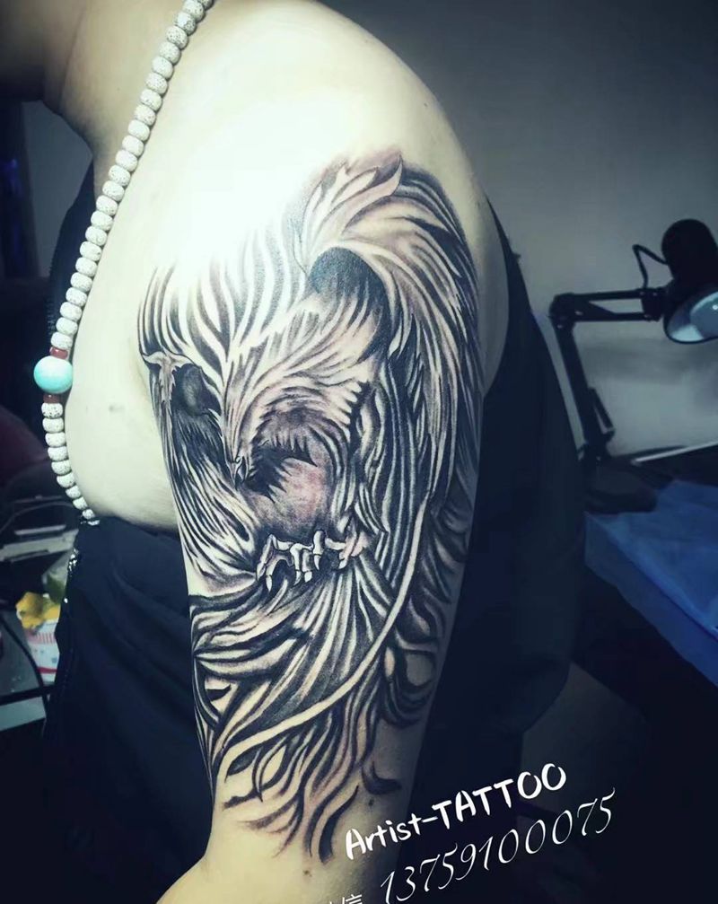 黑凤纹身图片_手部新传统纹身图案