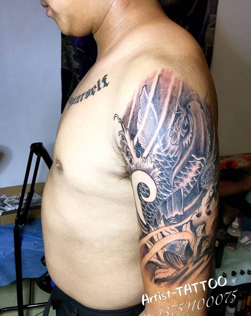 鲤鱼纹身图片_手部老传统新传统纹身图案