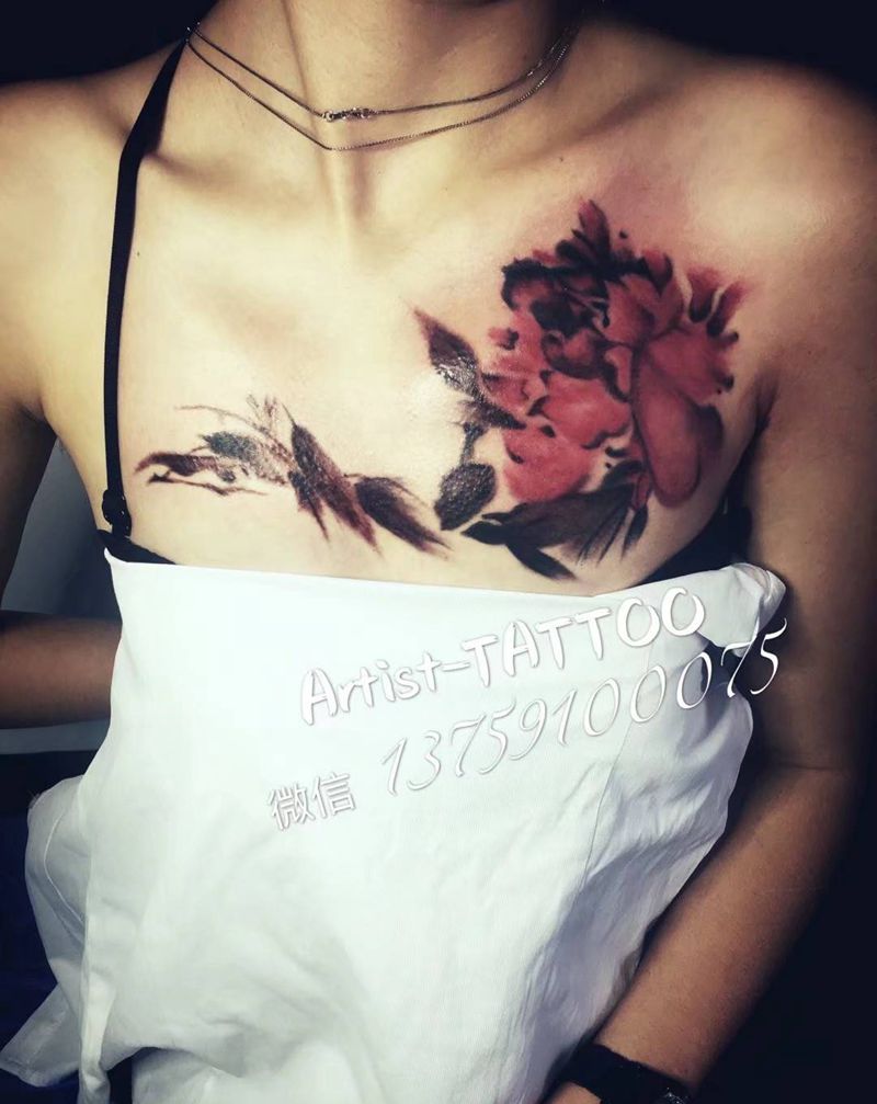 水墨花叶纹身图片_胸部水墨纹身图案