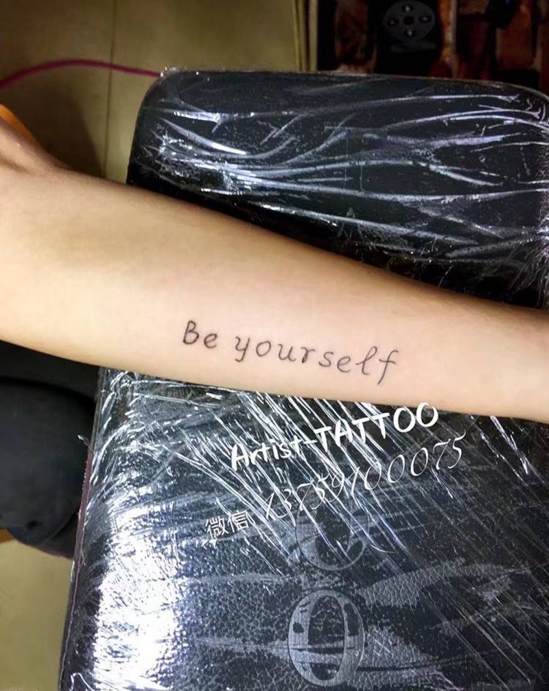 英文小句纹身图片_手部花体字图腾纹身图案