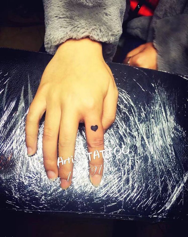 小爱心纹身图片_手部图腾纹身图案