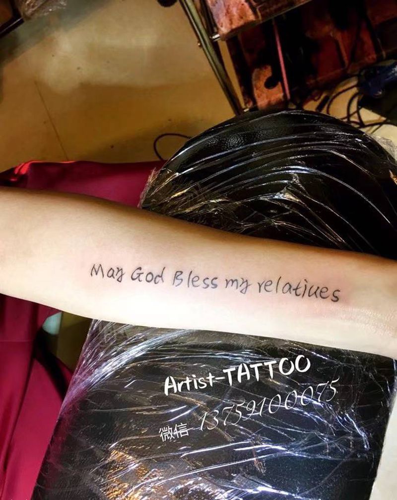 英文纹身图片_手部花体字纹身图案