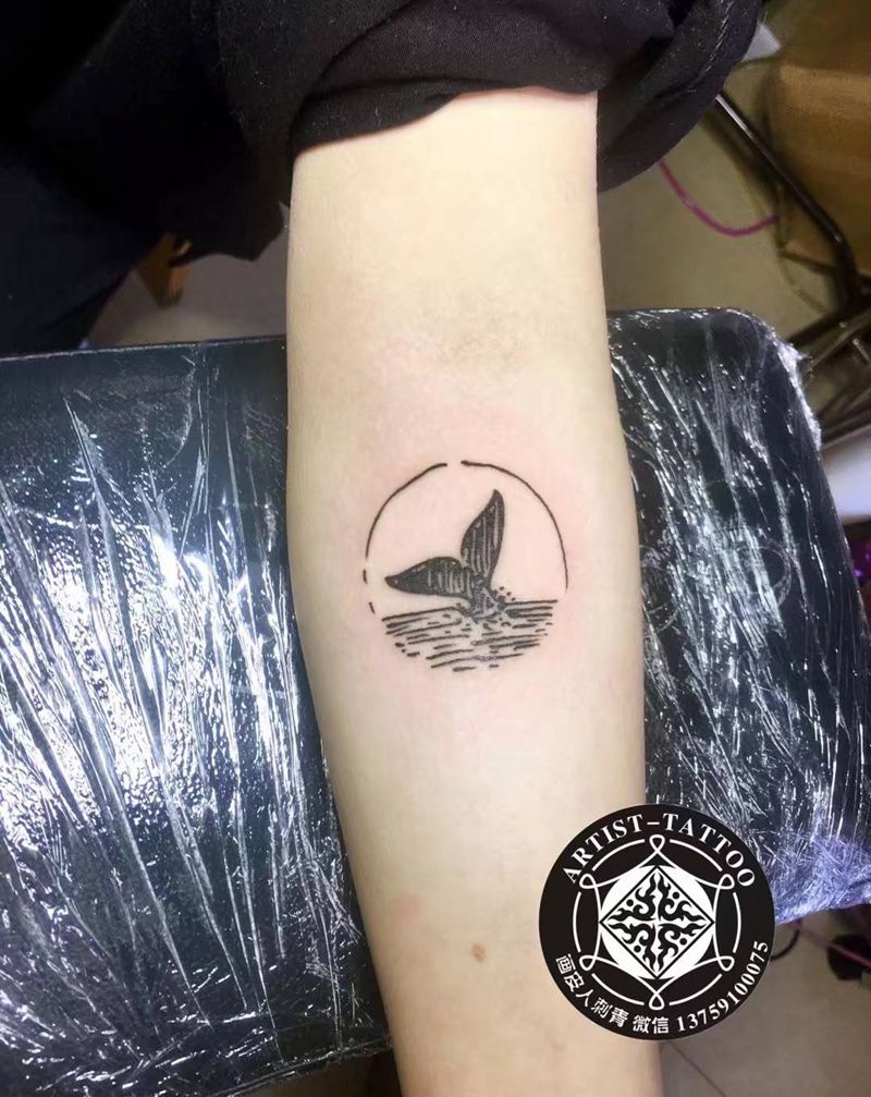 鱼尾纹身图片_手部图腾几何纹身图案