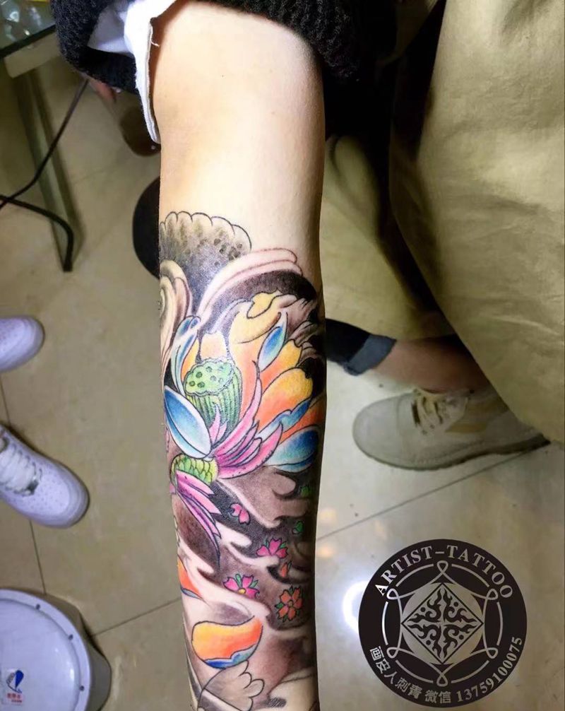 莲花纹身图片_手部新传统老传统纹身图案