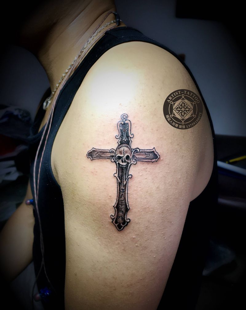 骷髅头十字架纹身图片_手部纹身图案
