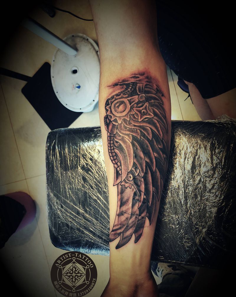 机械翅膀纹身图片_手部纹身图案