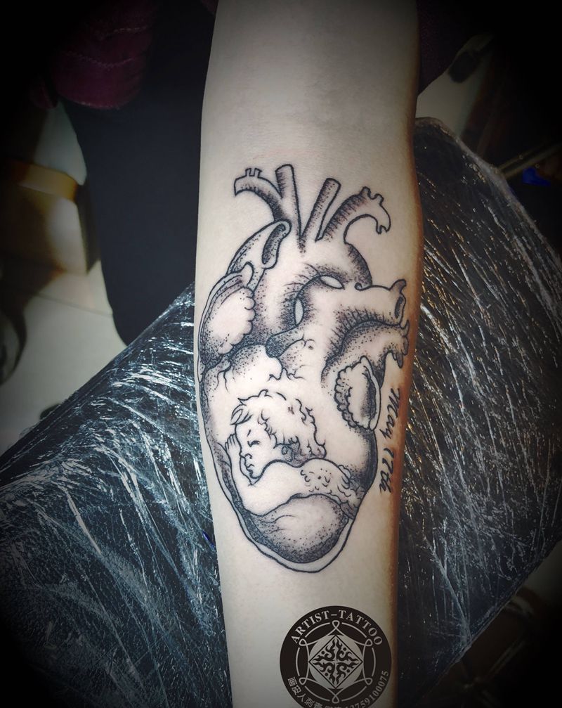心脏纹身图片_手部New School点刺纹身图案