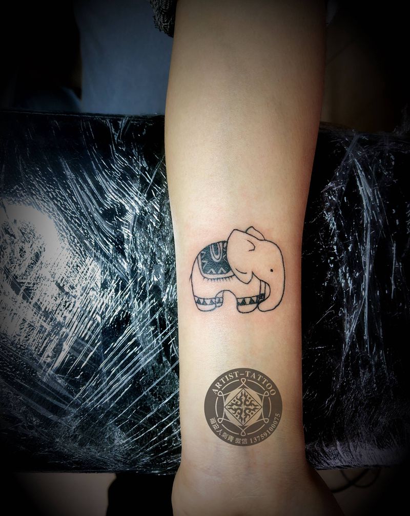 小象纹身图片_手部图腾纹身图案